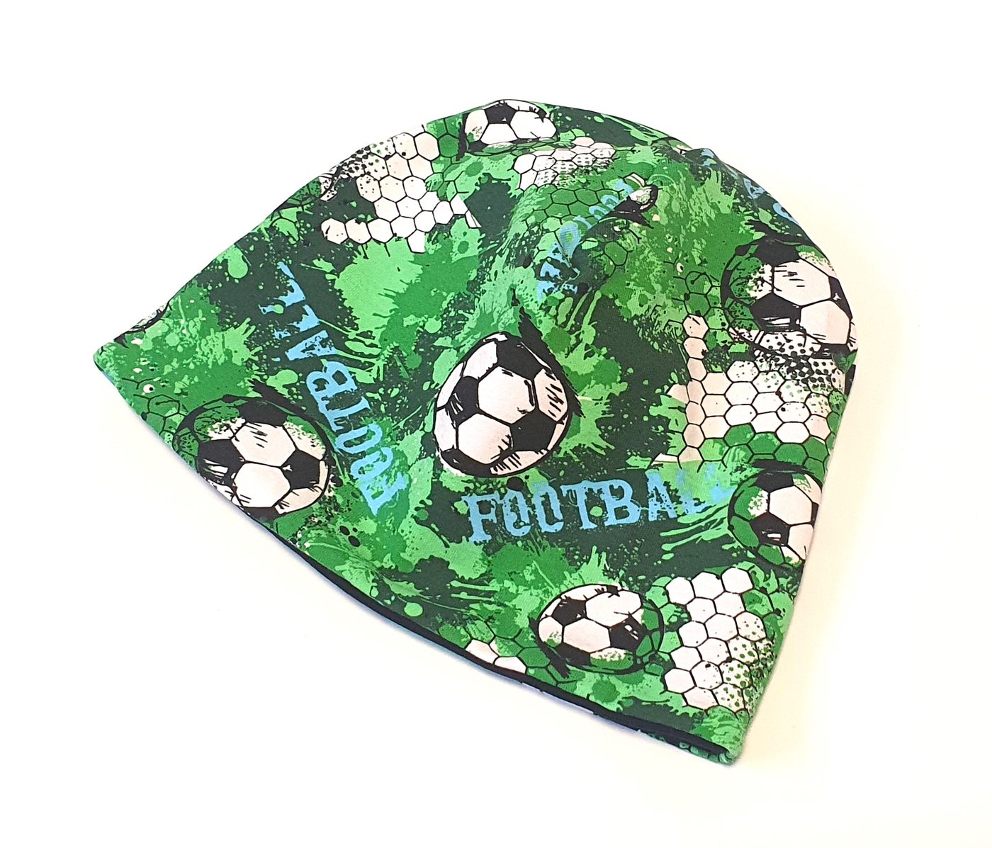 Grüne Mütze mit Fußballmotiv
